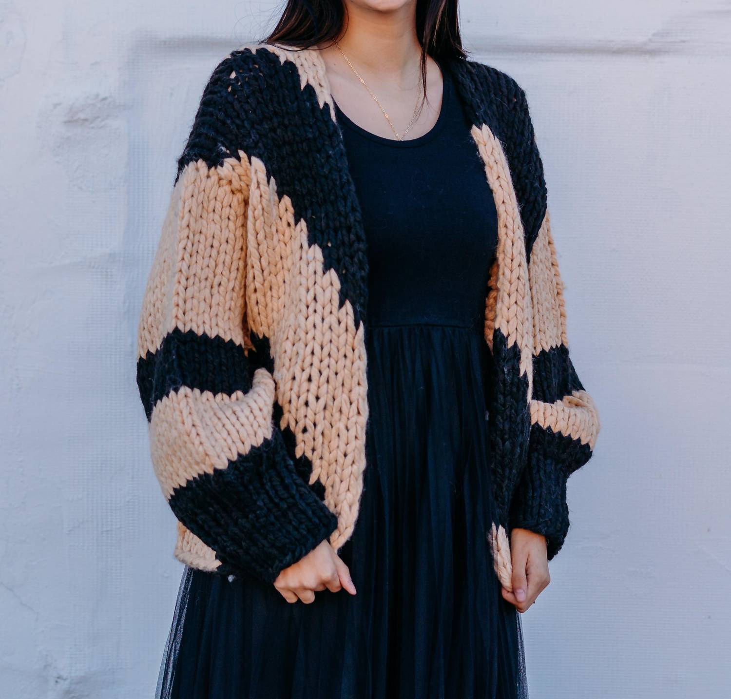 

Кардиган в полоску объемной вязки бежево-черного цвета Elan, бежевый/черный