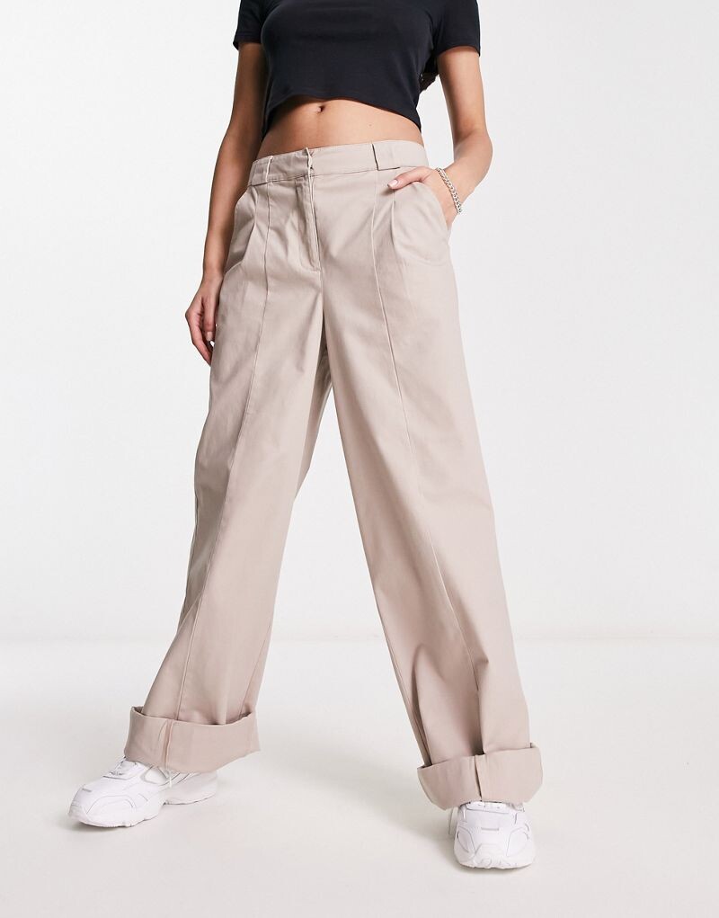 

Широкие свободные брюки чинос песочного цвета ASOS DESIGN