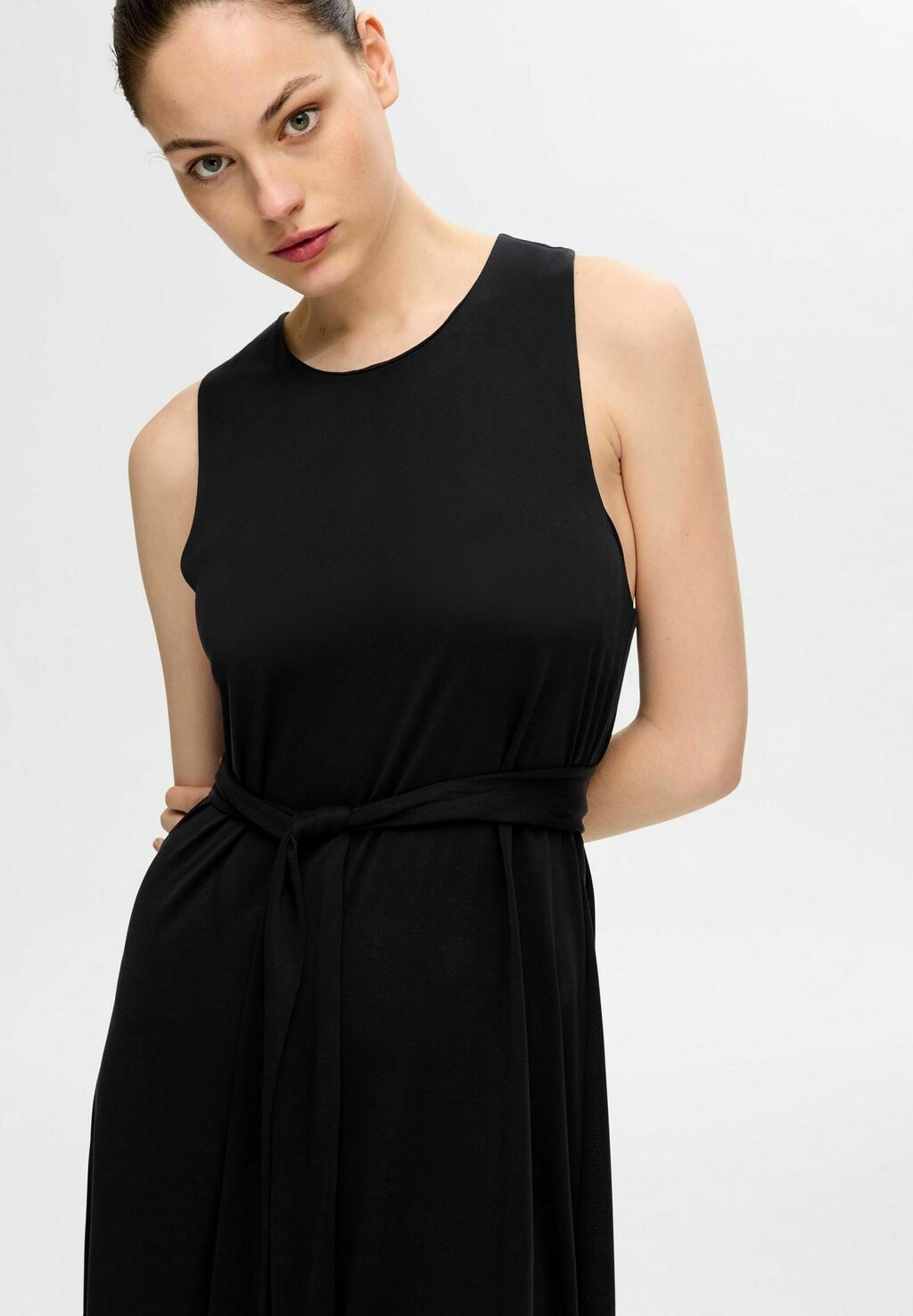 

Дневное платье ÄRMELLOSES Selected Femme, черный