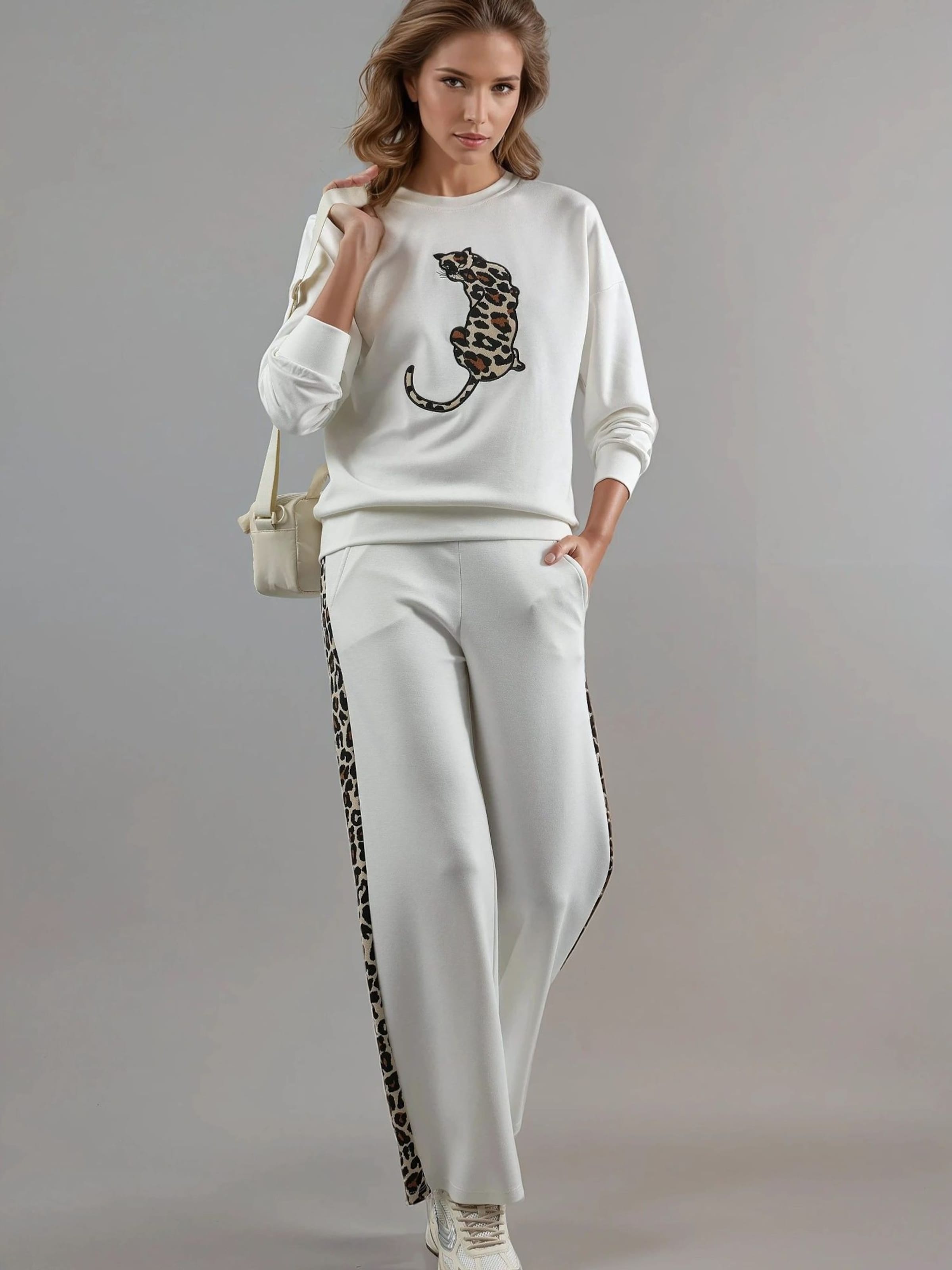 

Hiccup Спортивный костюм в белом цвете