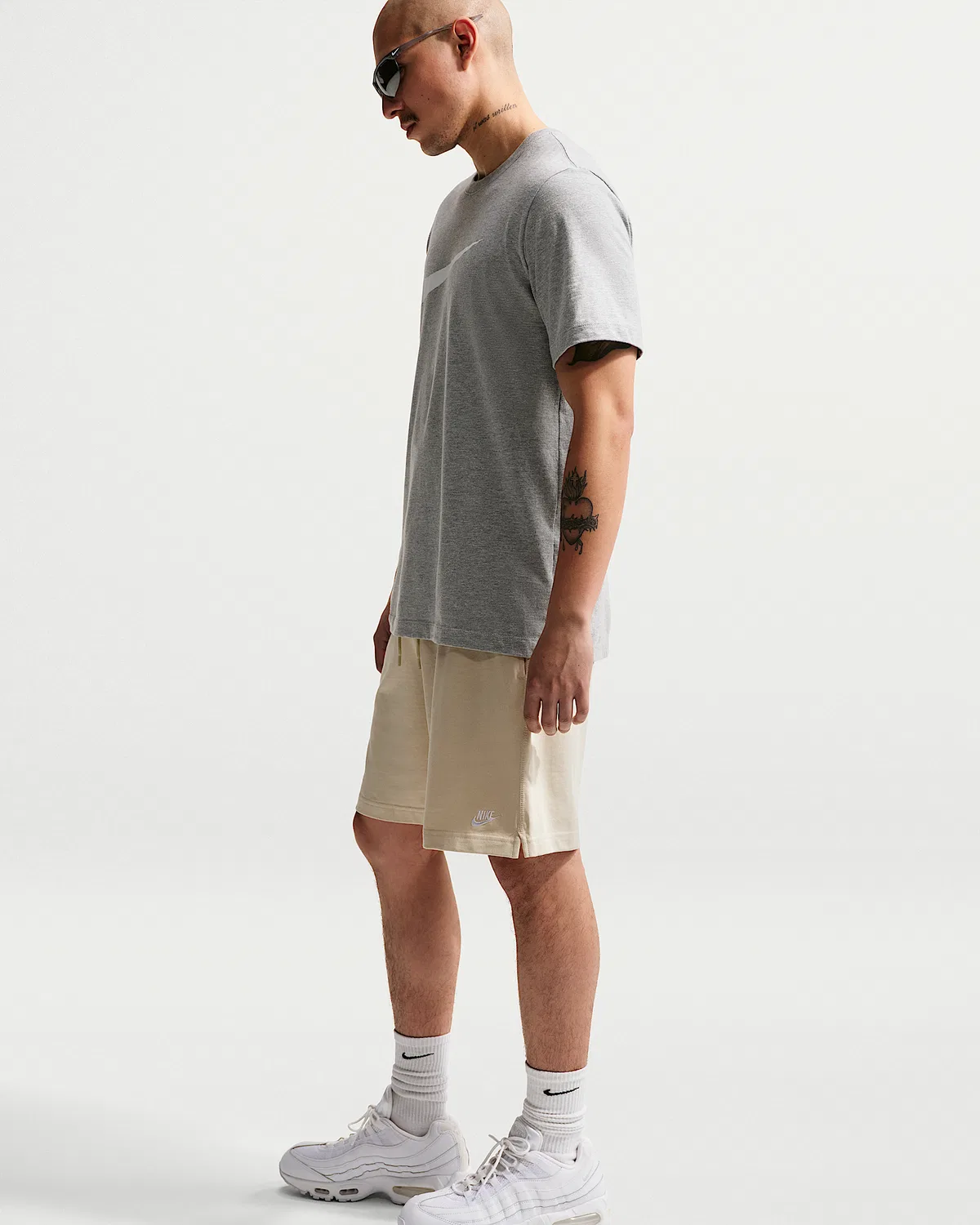 Мужские трикотажные шорты Nike Club, Light Khaki/White — фото 4
