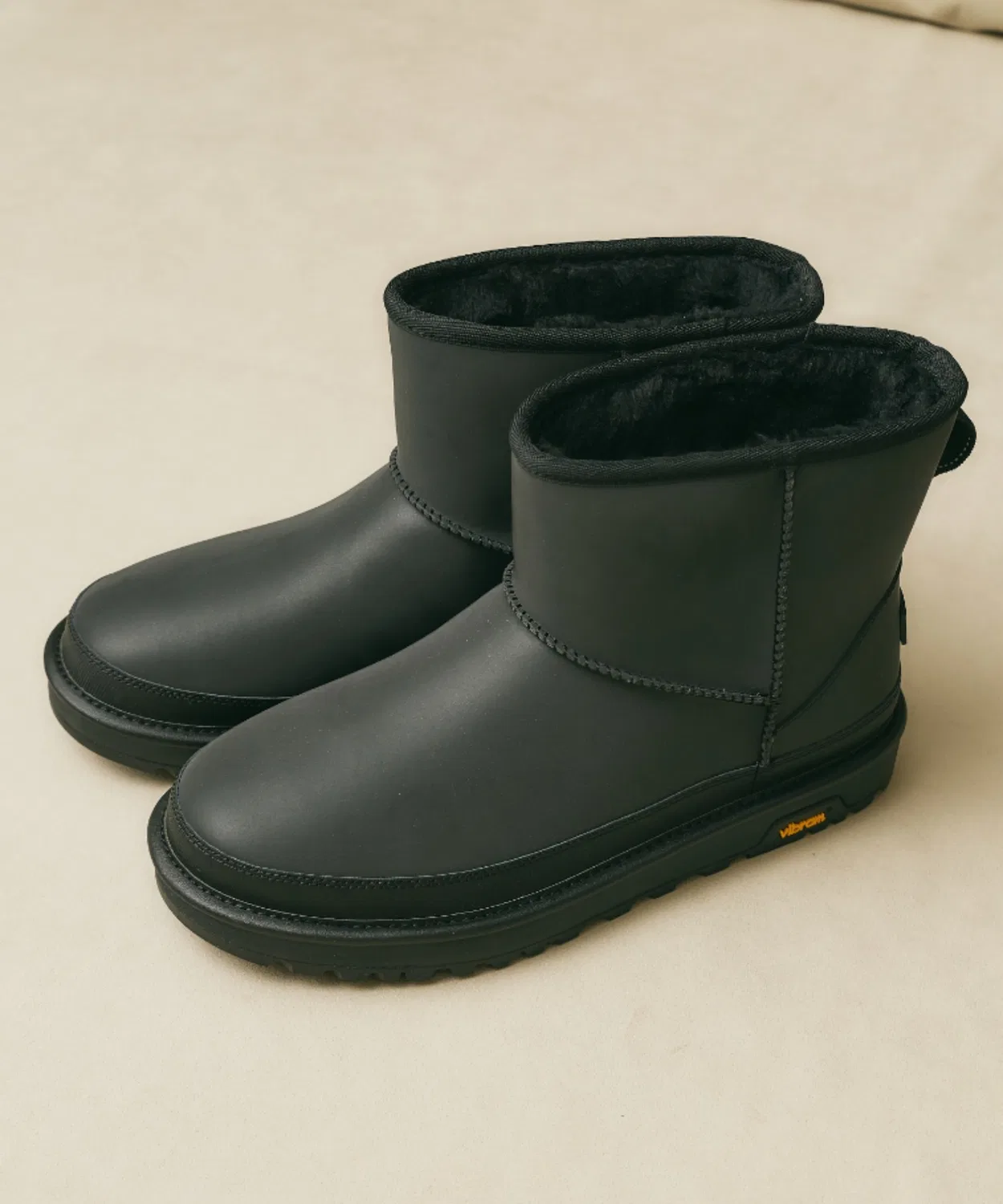 Ботинки классические рефлективные UGG Classic Mini Reflective 1171110-BRLC чёрные