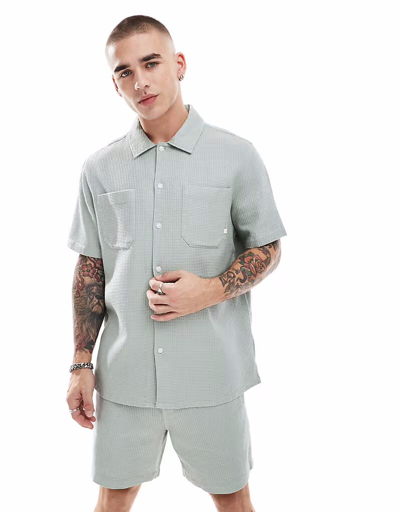

Рубашка Farah Judson Co-ord с короткими рукавами из текстурированной вафельной ткани в цвете шалфейно-зеленый