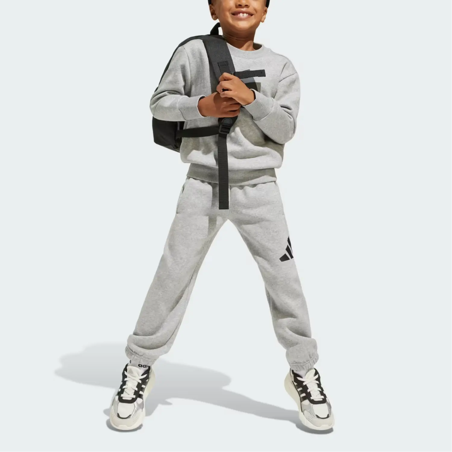 Повседневная спортивная одежда ESSENTIALS FW24 Средний серый/черный для детей 3-7 лет Adidas — фото 3