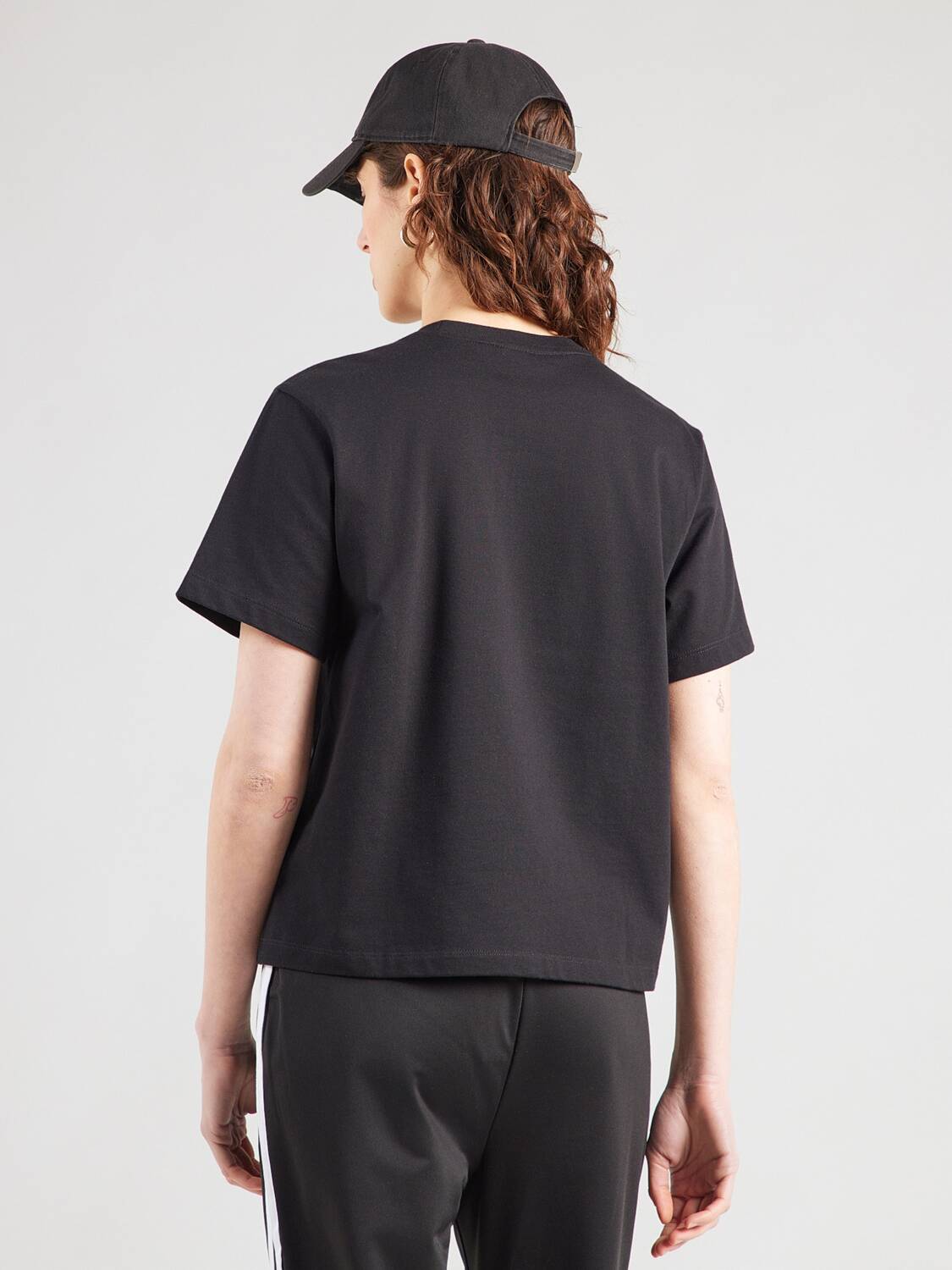 Adidas Originals Футболка 'TREFOIL' в черном цвете — фото 4
