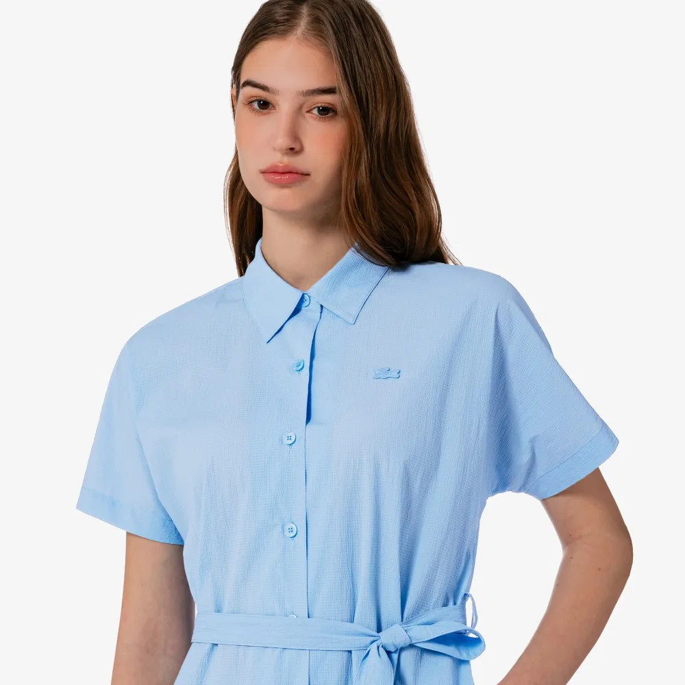 Платье-рубашка Lacoste миди с поясом, серо-голубое — фото 2
