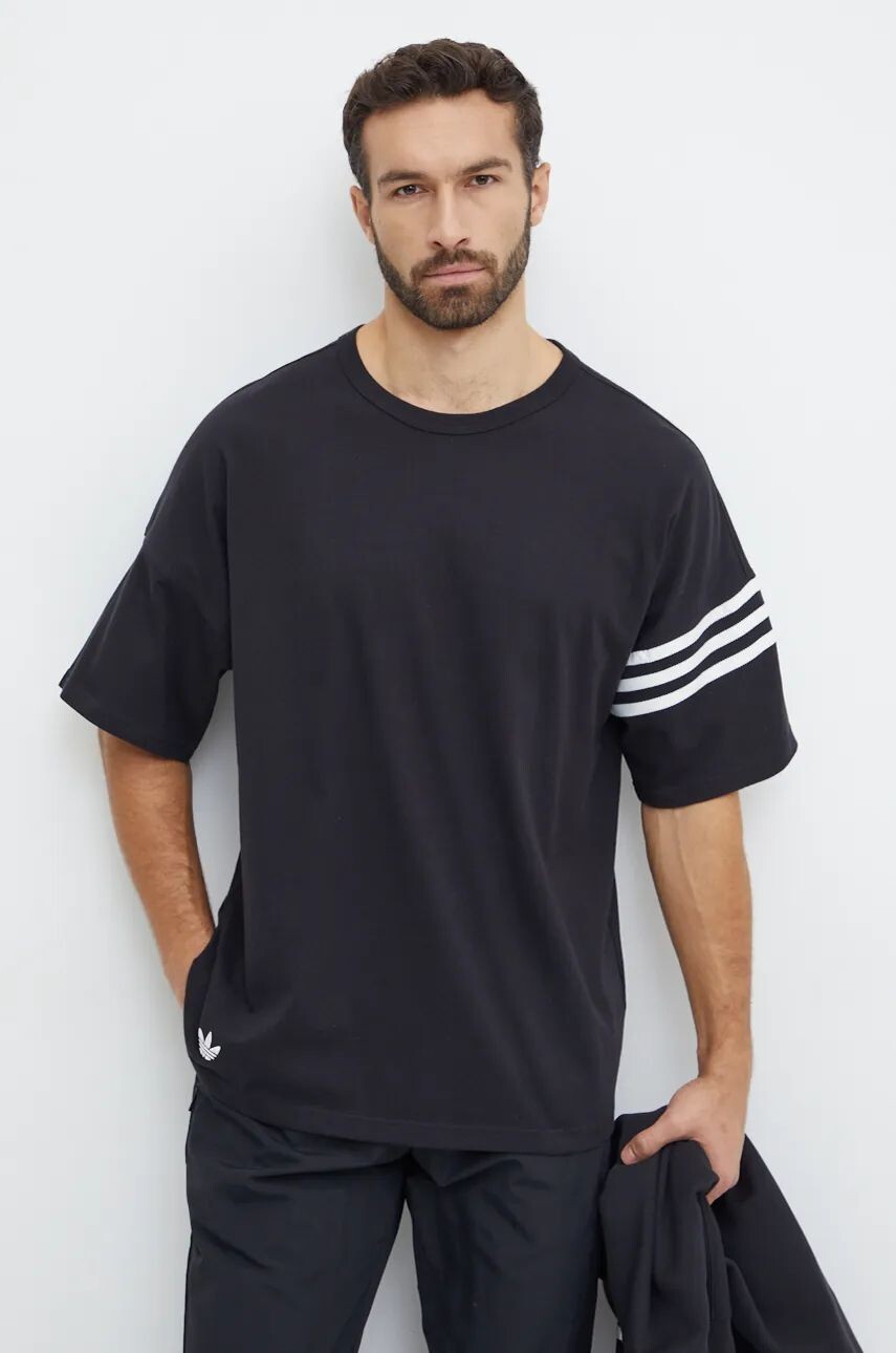 

Хлопковая футболка adidas Originals Neuclassics Tee, черный