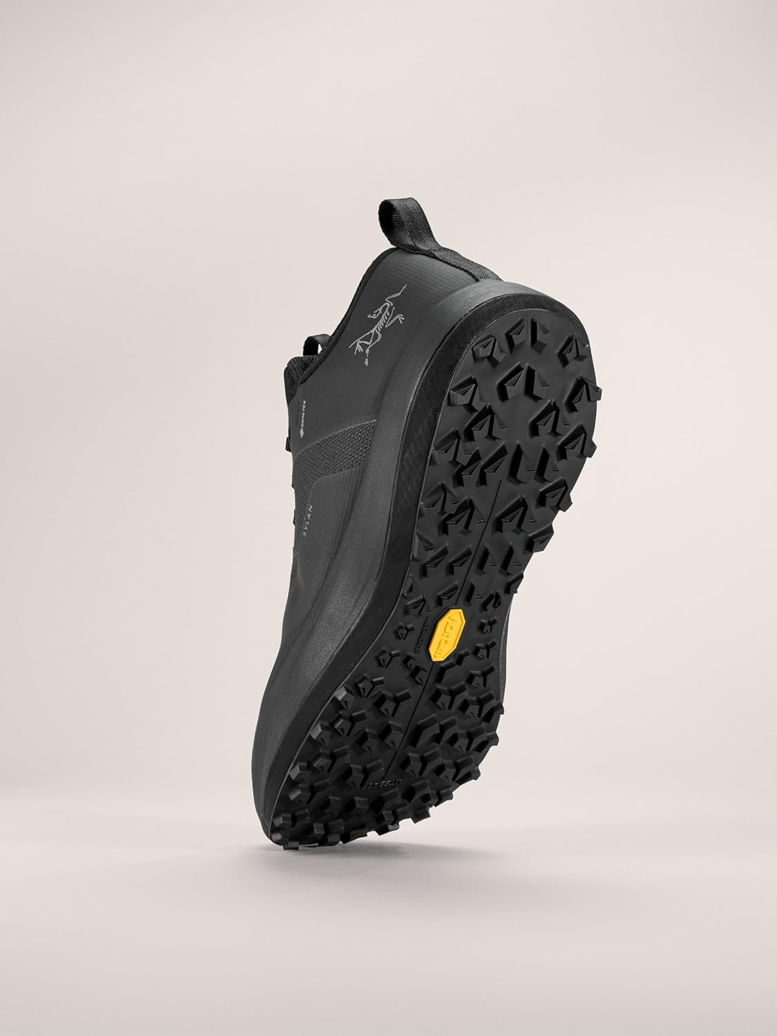 Мужские беговые кроссовки Arc'teryx Sylan GTX, Водонепроницаемые и дышащие трейловые кроссовки Gore-Tex с рокер-подошвой для скорости, черный — фото 3