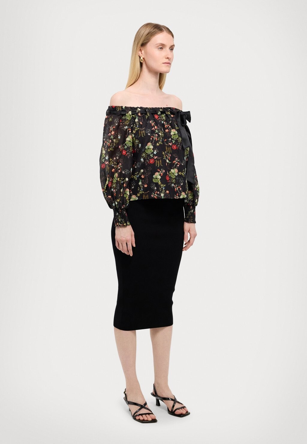 

Блуза ALTA OFF THE SHOULDER TOP Alice + Olivia, зеленый