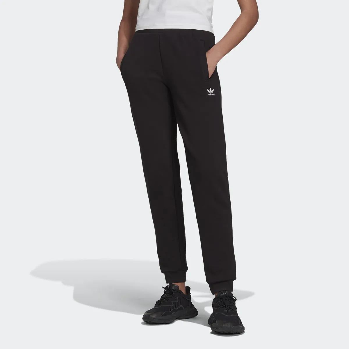 

Спортивные брюки Adidas Originals "ADICOLOR ESSENTIALS SLIM " (1 шт.), черный