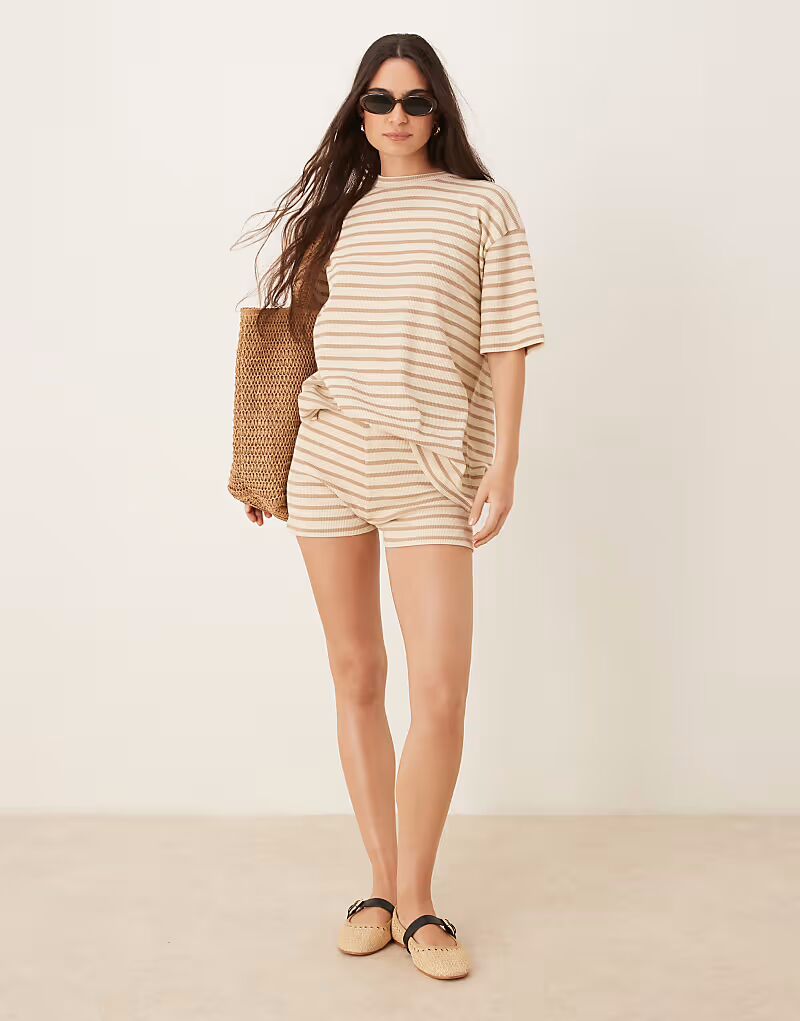 

Микро-шорты ASOS DESIGN в фактурную нейтральную полоску