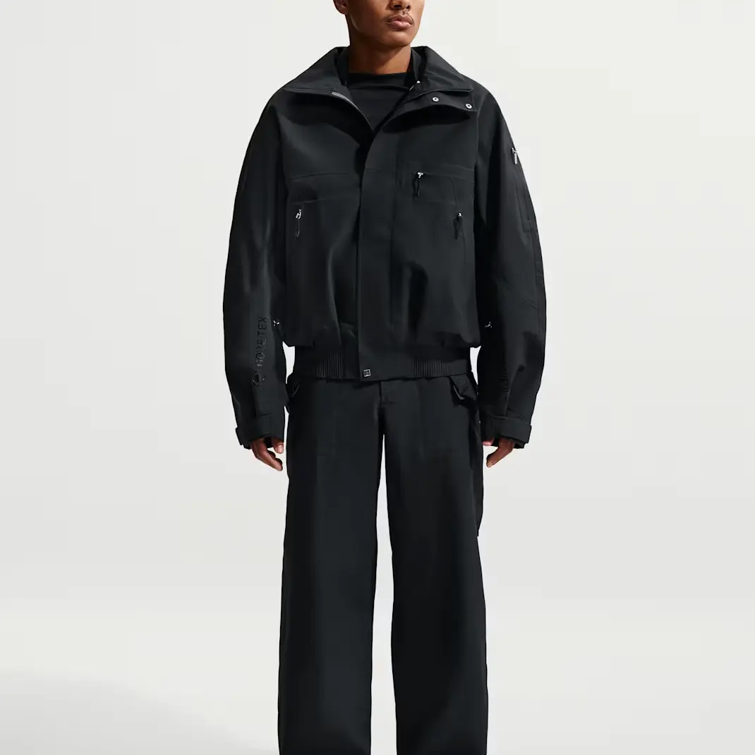 Куртка X Jacquemus GORE TEX 2 в 1 Nike, черный/светлый rosewood umber — фото 4