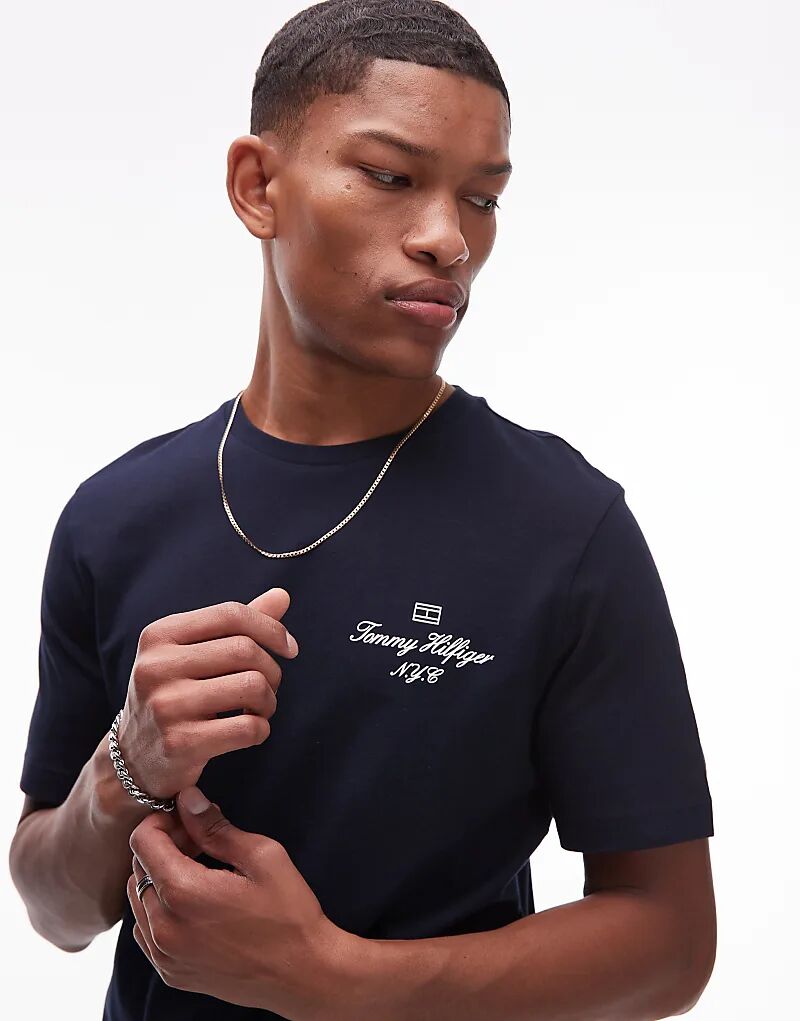 

Футболка с надписью Tommy Hilfiger черного цвета