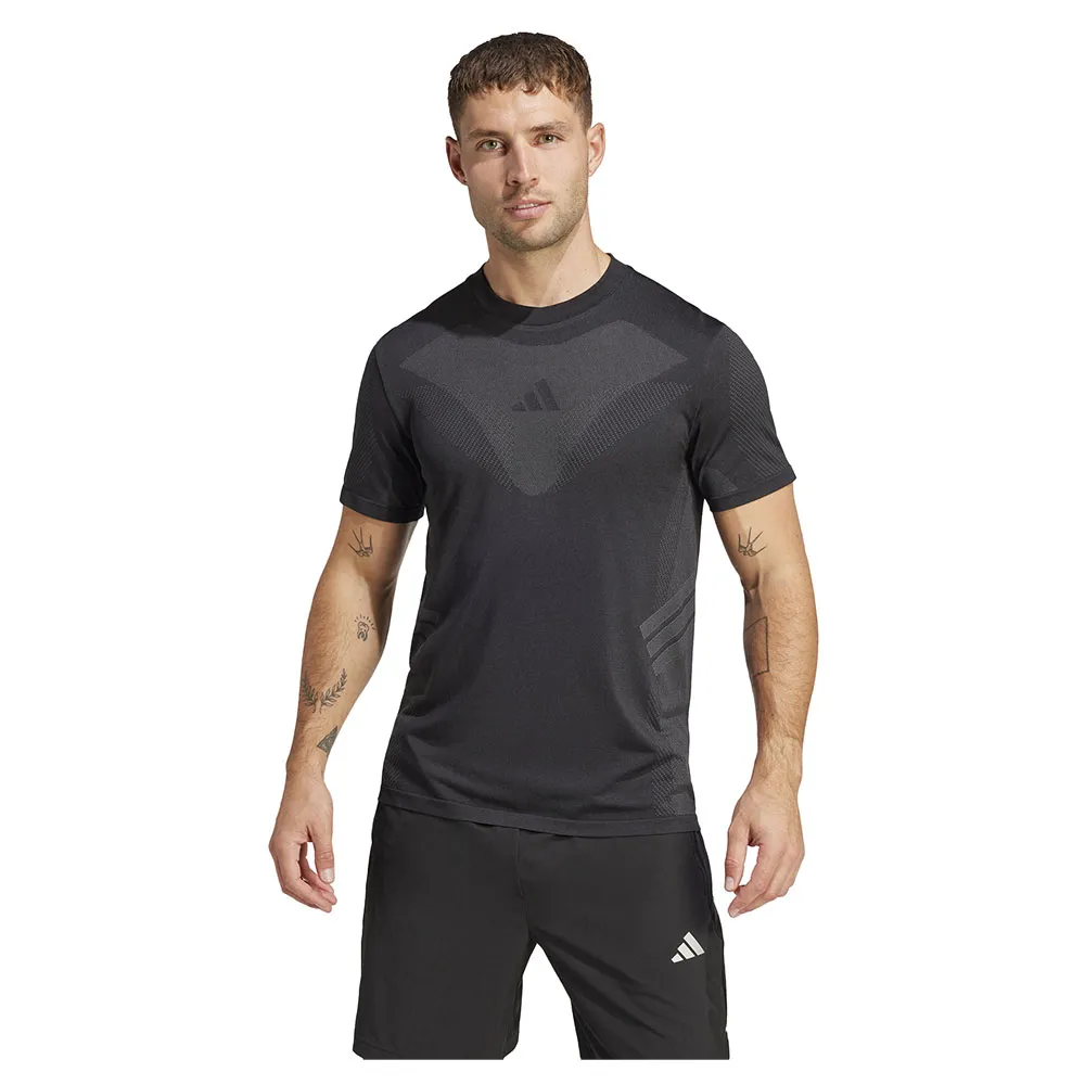 

Футболка adidas Seamless, черный