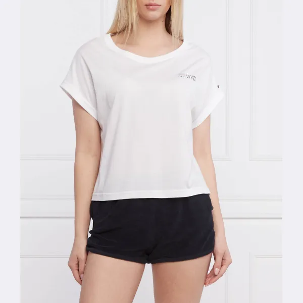 

Сверху — пижама свободного кроя. Tommy Hilfiger, белый