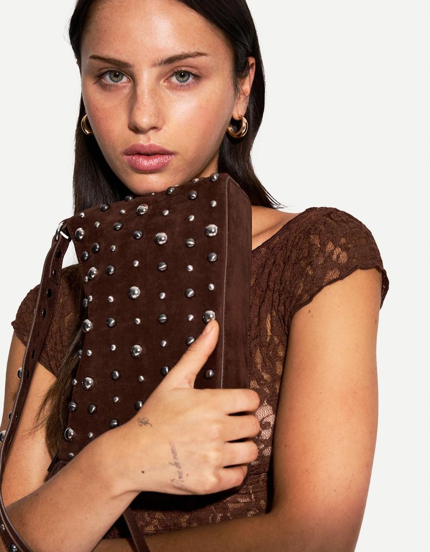 

Сумка из искусственной замши с заклепками Bershka, коричневый