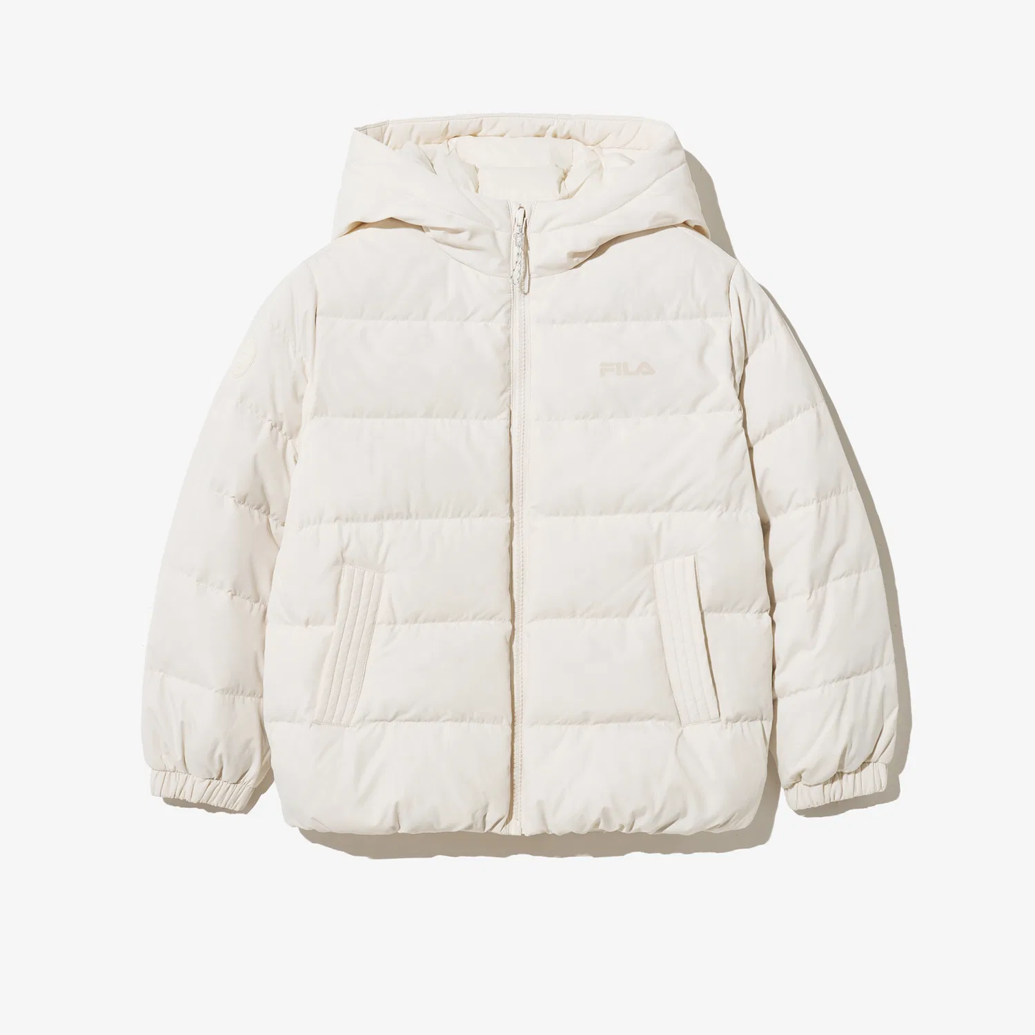 Детский лёгкий пуховик с капюшоном айвори от Fila Kids — фото 2