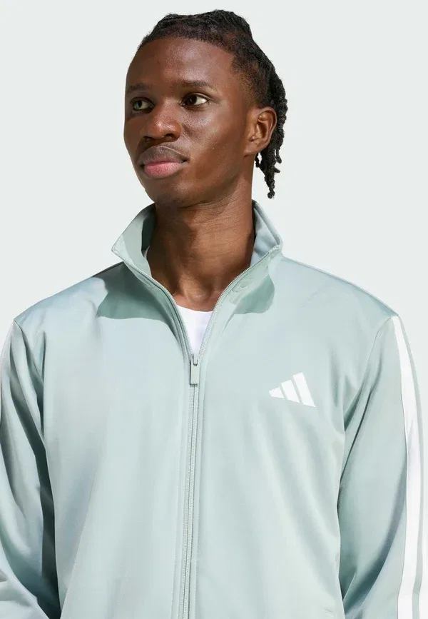 Тренировочный костюм Adidas Sportswear 3 Stripes, цвет шалфей — фото 3