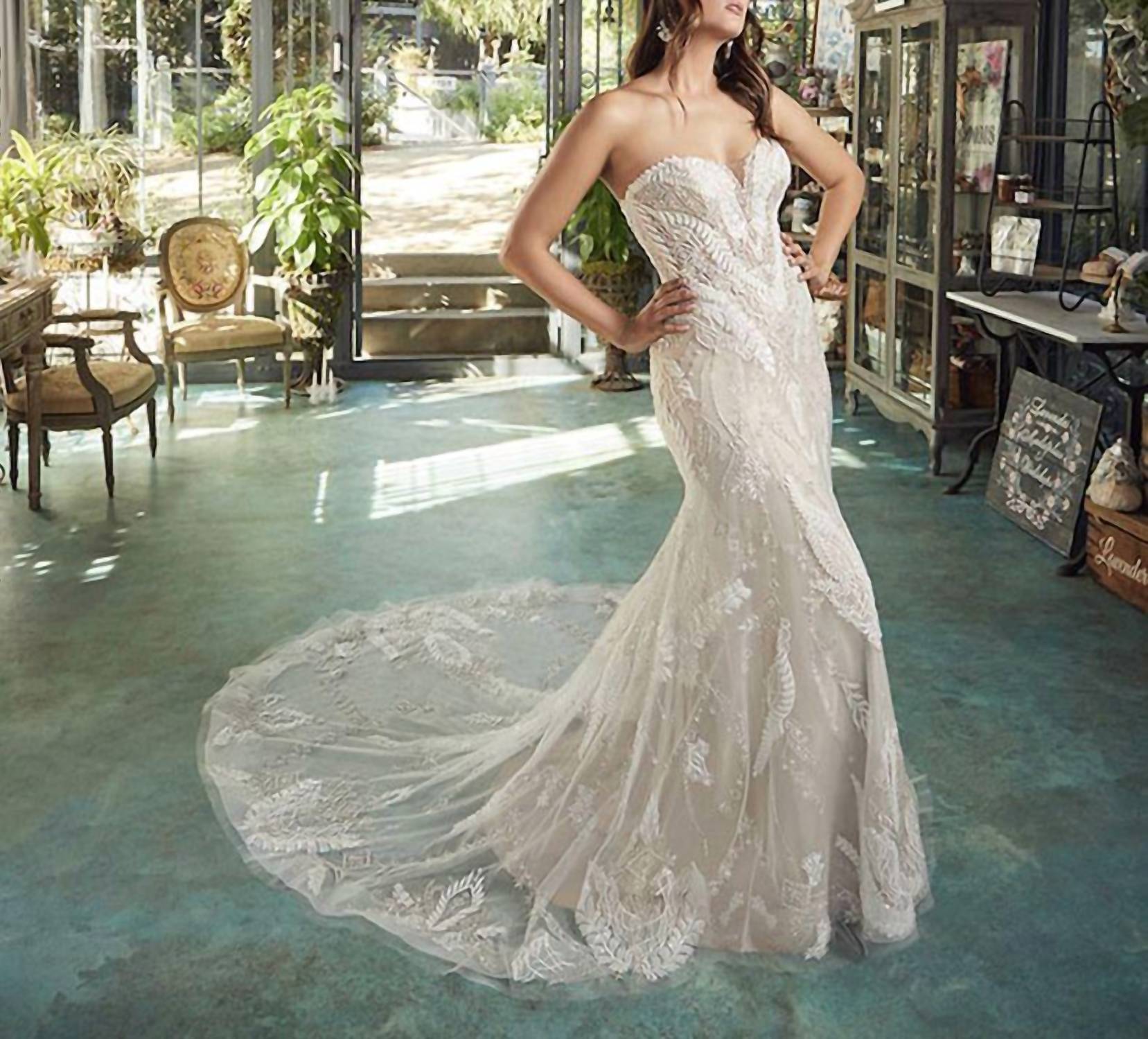 

Свадебное платье Beatrice в цвете нюд/айвори Casablanca, слоновая кость