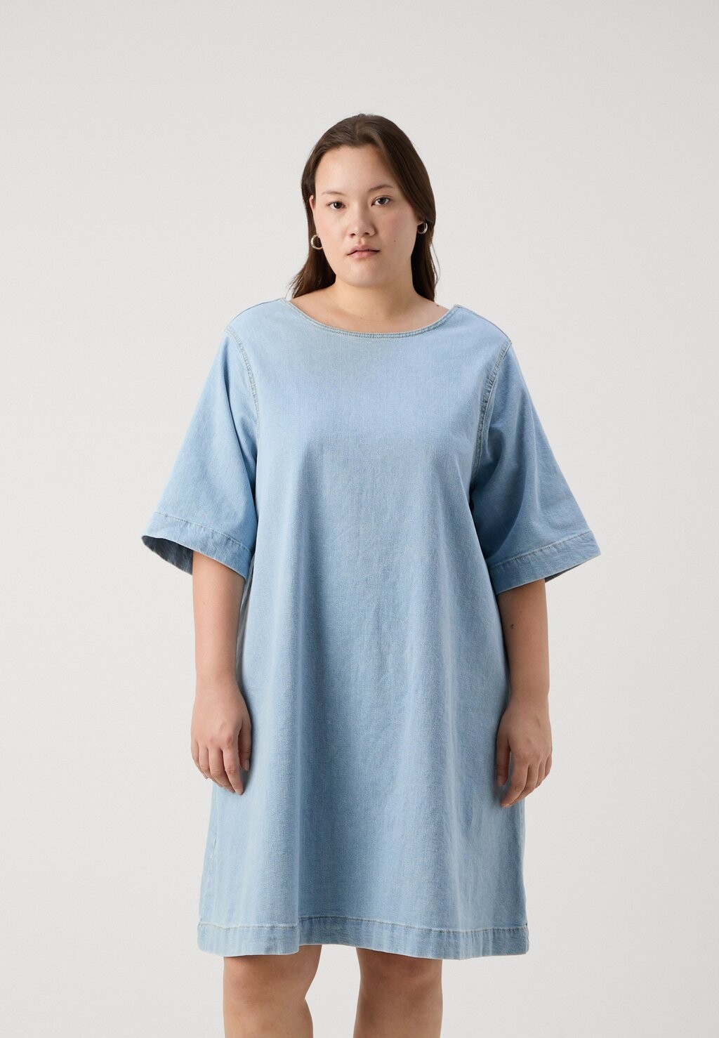 

Джинсовое платье CARTINE MIDI ACID A SHAPE DRESS ONLY Carmakoma, светло-голубой