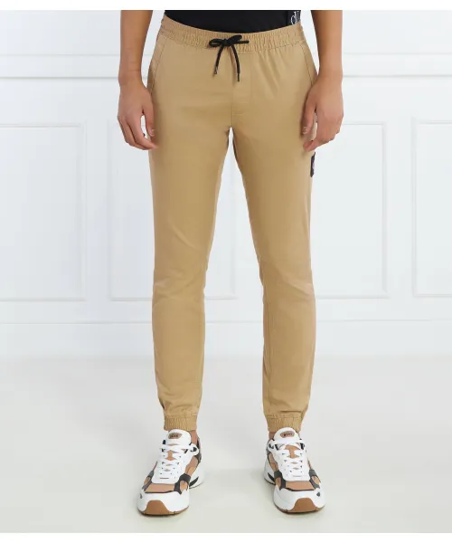 

Брюки-Джоггеры Skinny fit Calvin Klein Jeans, бежевый