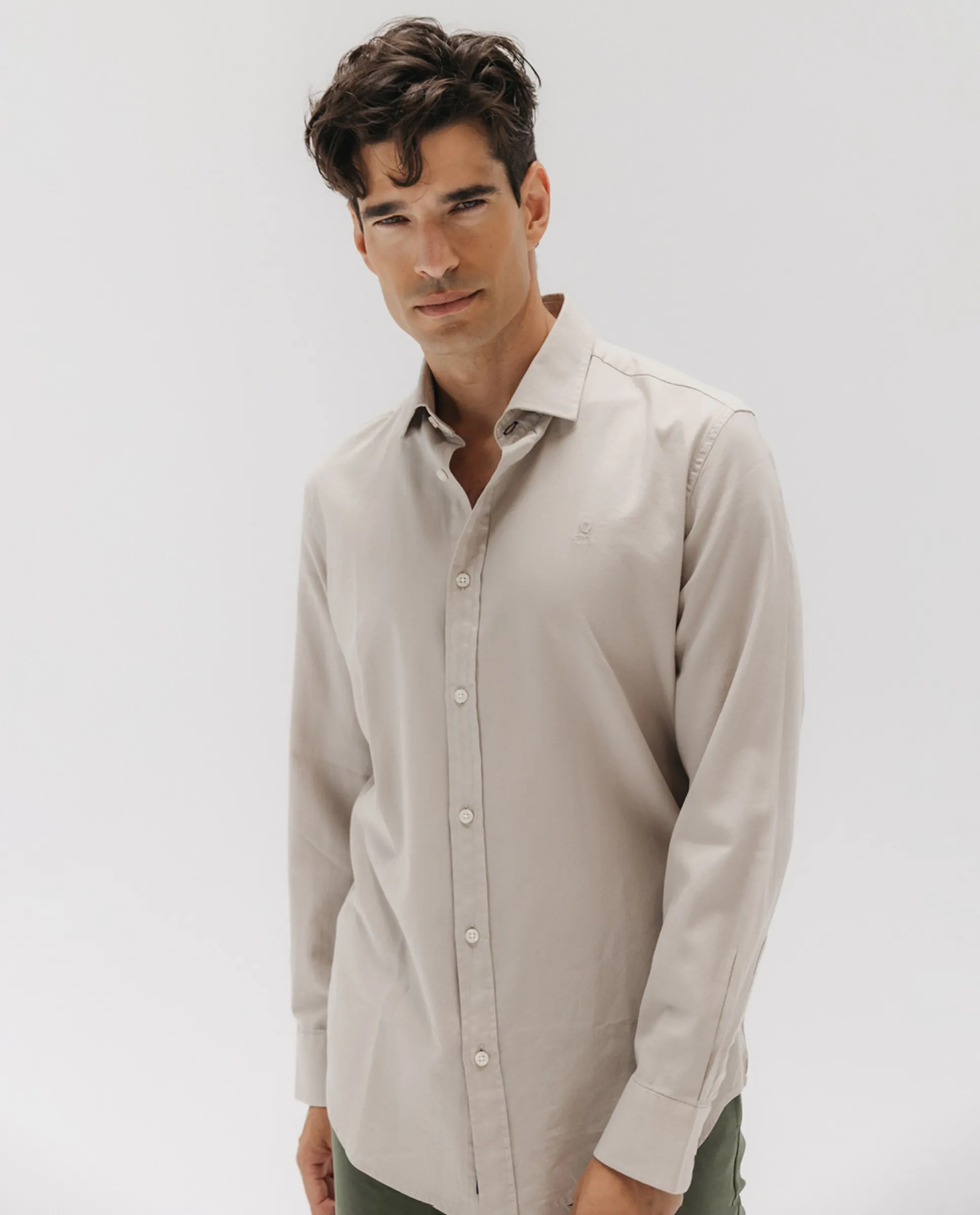 

Мужская однотонная рубашка из стирного материала с итальянским воротником El Pulpo, бежевый