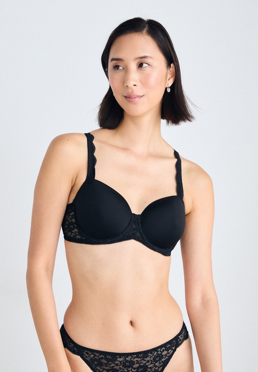 

Бюстгальтер на косточках AMOURETTE Triumph, черный
