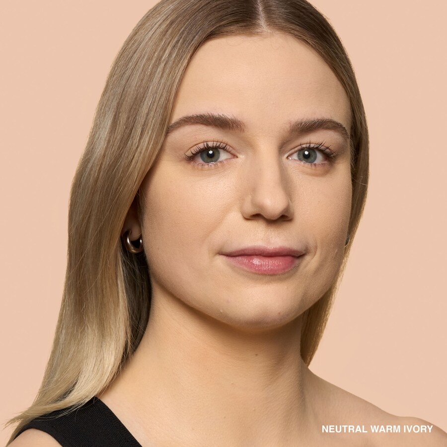 Невесомая тональная основа, контролирующая выработку кожного сала, с SPF 15 и гиалуроновой кислотой. Bobbi Brown, 1 oz /30 mL, Neutral Warm Ivory — фото 4