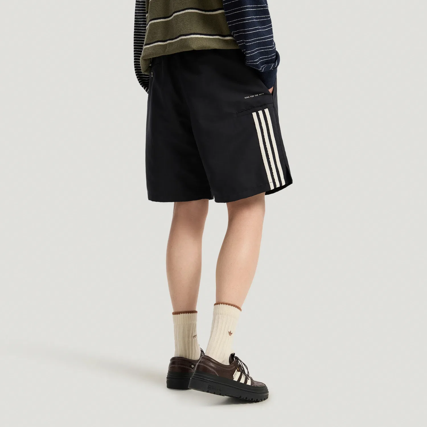 Шорты повседневные коллаборация Adidas Originals x SONG FOR THE MUTE черные — фото 4