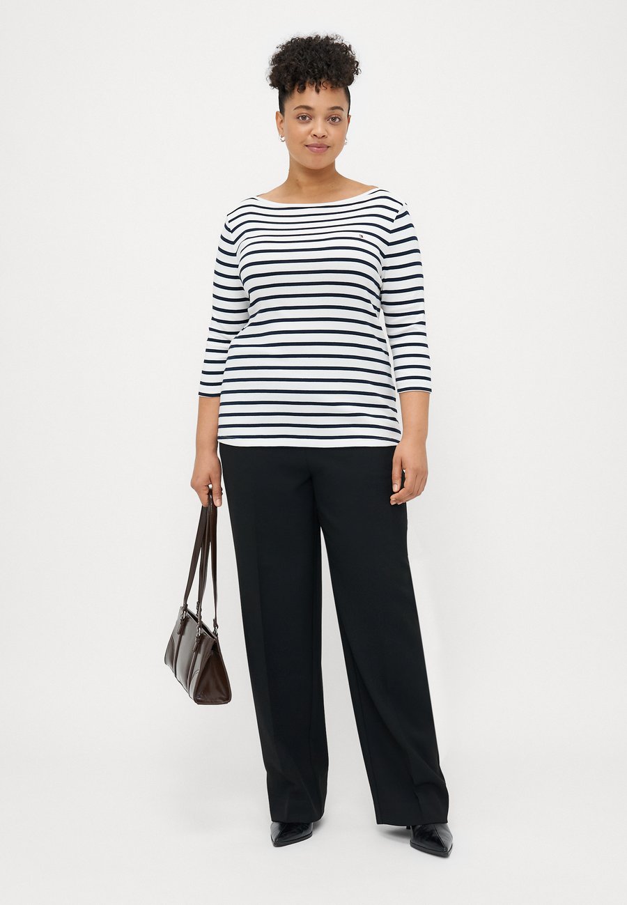 Топ Tommy Hilfiger Curve SLIM CODY BOAT 3/4, Ecru/Dark Night Navy/Dark Blue — фото 2