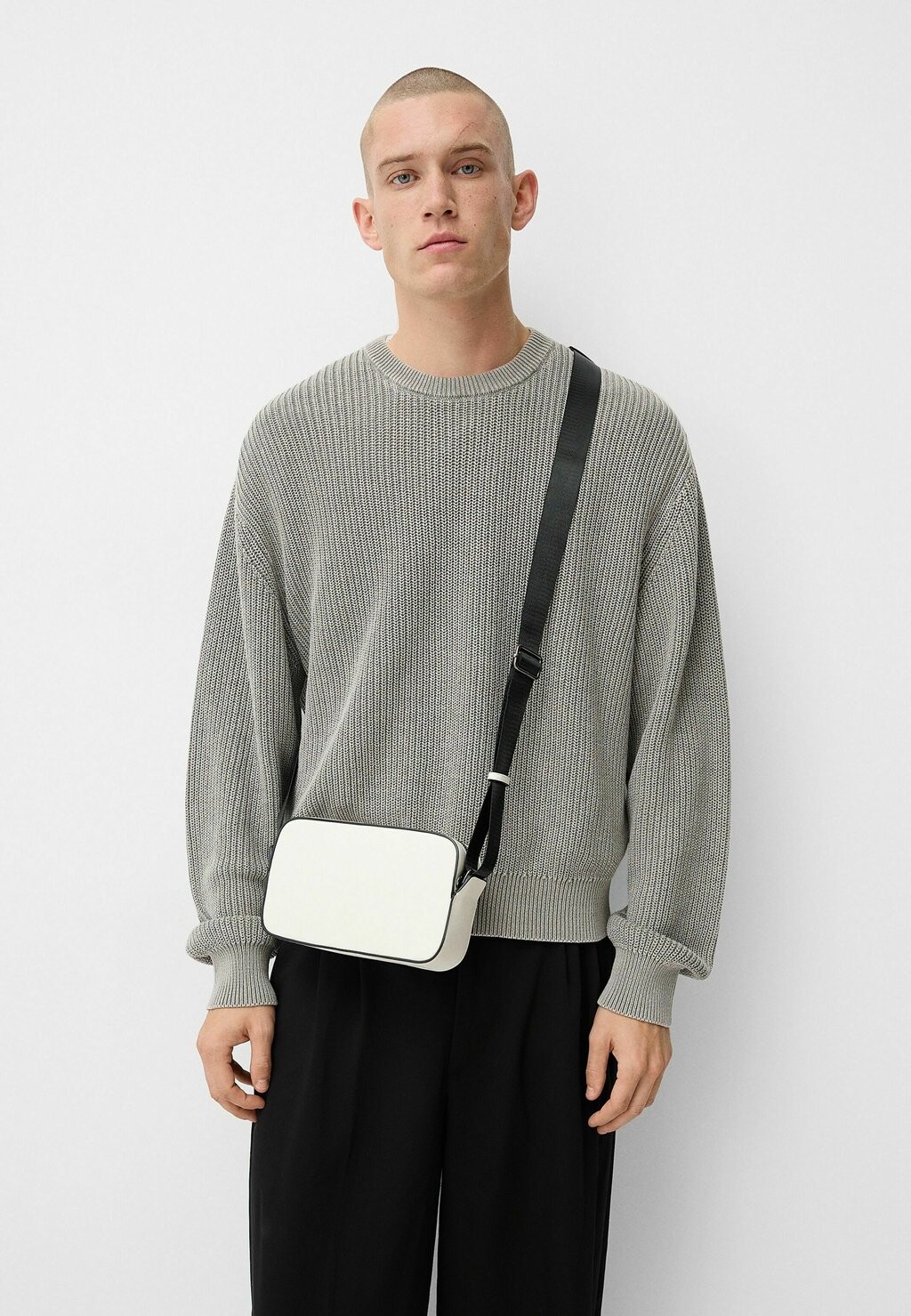 

Сумка через плечо Bershka, белый