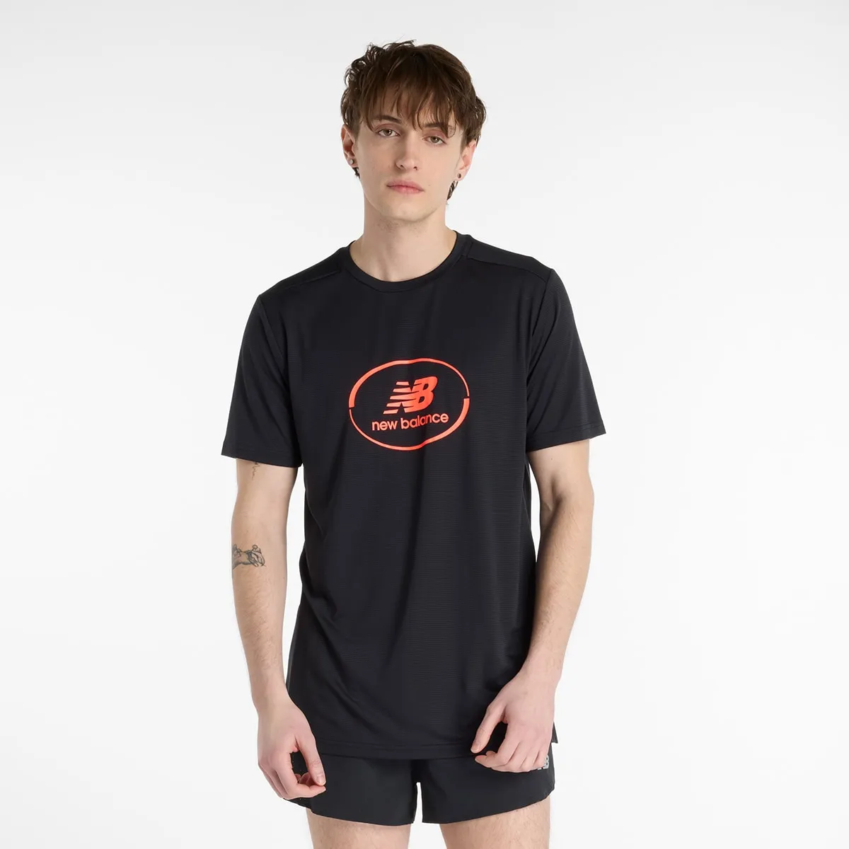 

Мужская спортивная футболка с графическим принтом Run New Balance, черный