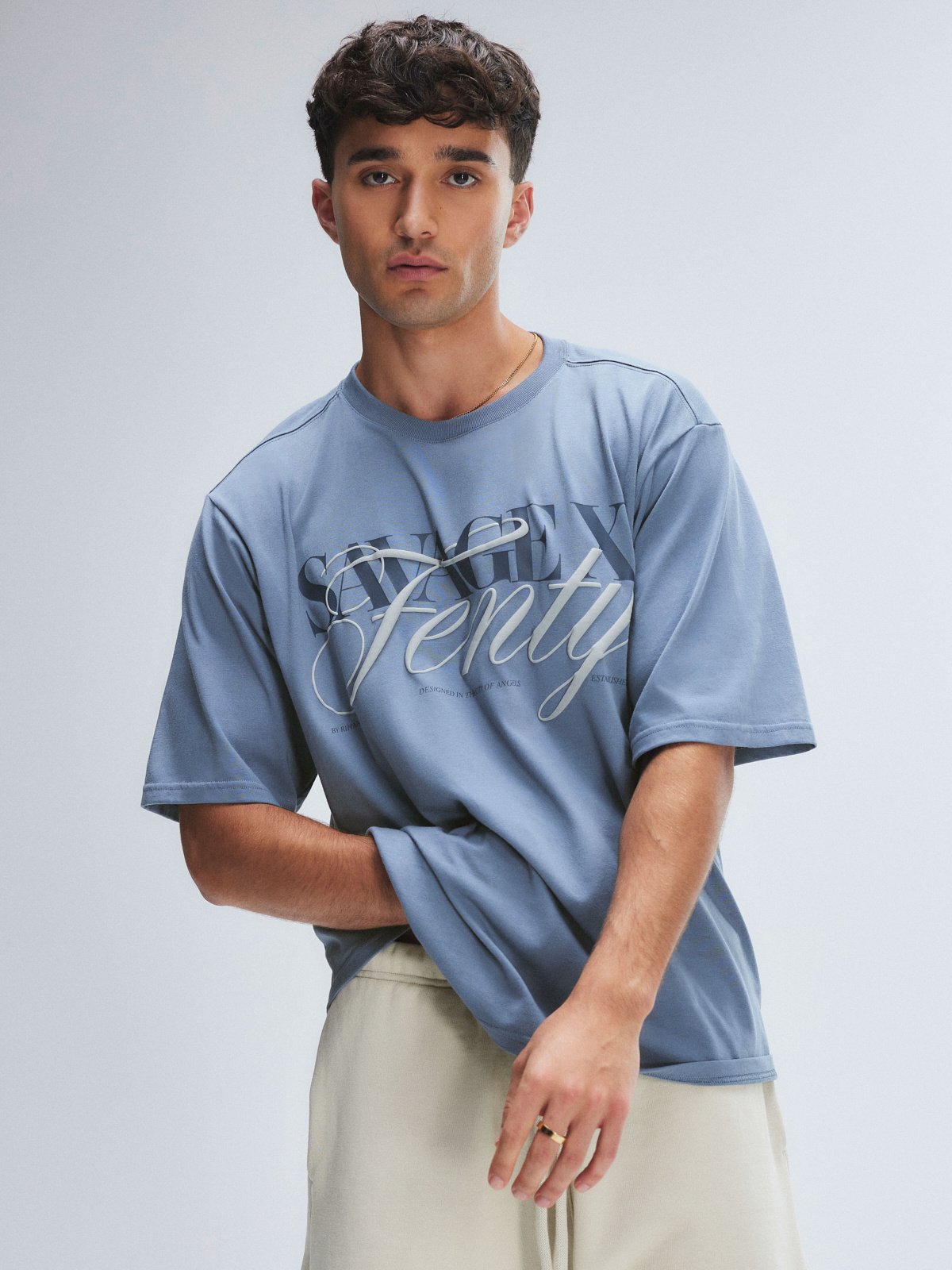 

Футболка Savage X Fenty Jersey Short Sleeve Graphic, цвет Foggy Night Blue