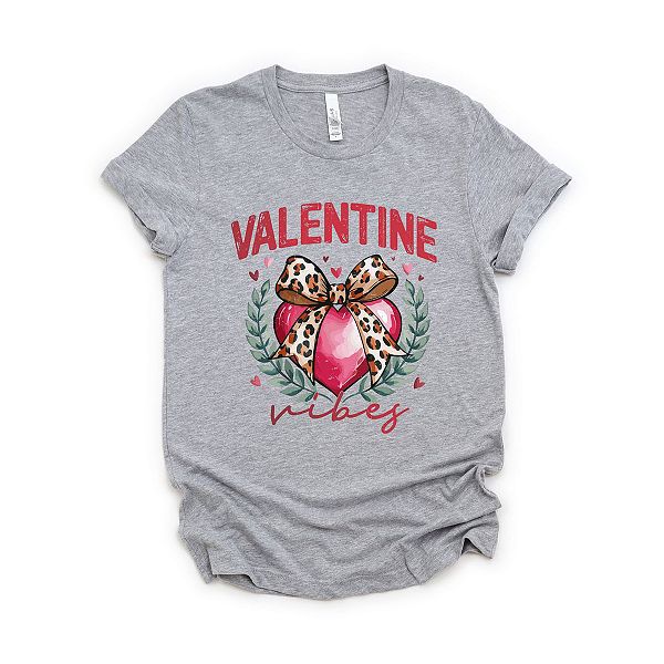 

Футболка с принтом Coquette Valentine Vibes Simply Sage Market, Heather Grey, Серый, Футболка с принтом Coquette Valentine Vibes Simply Sage Market, Heather Grey