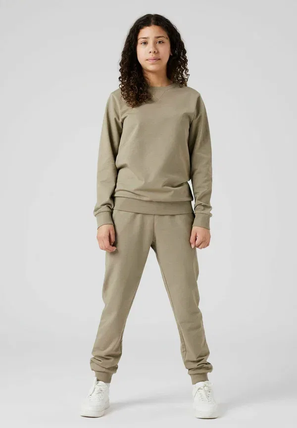 Спортивные штаны Unbrushed tracksuit bottoms Two Soon, overland trek, цвет хаки