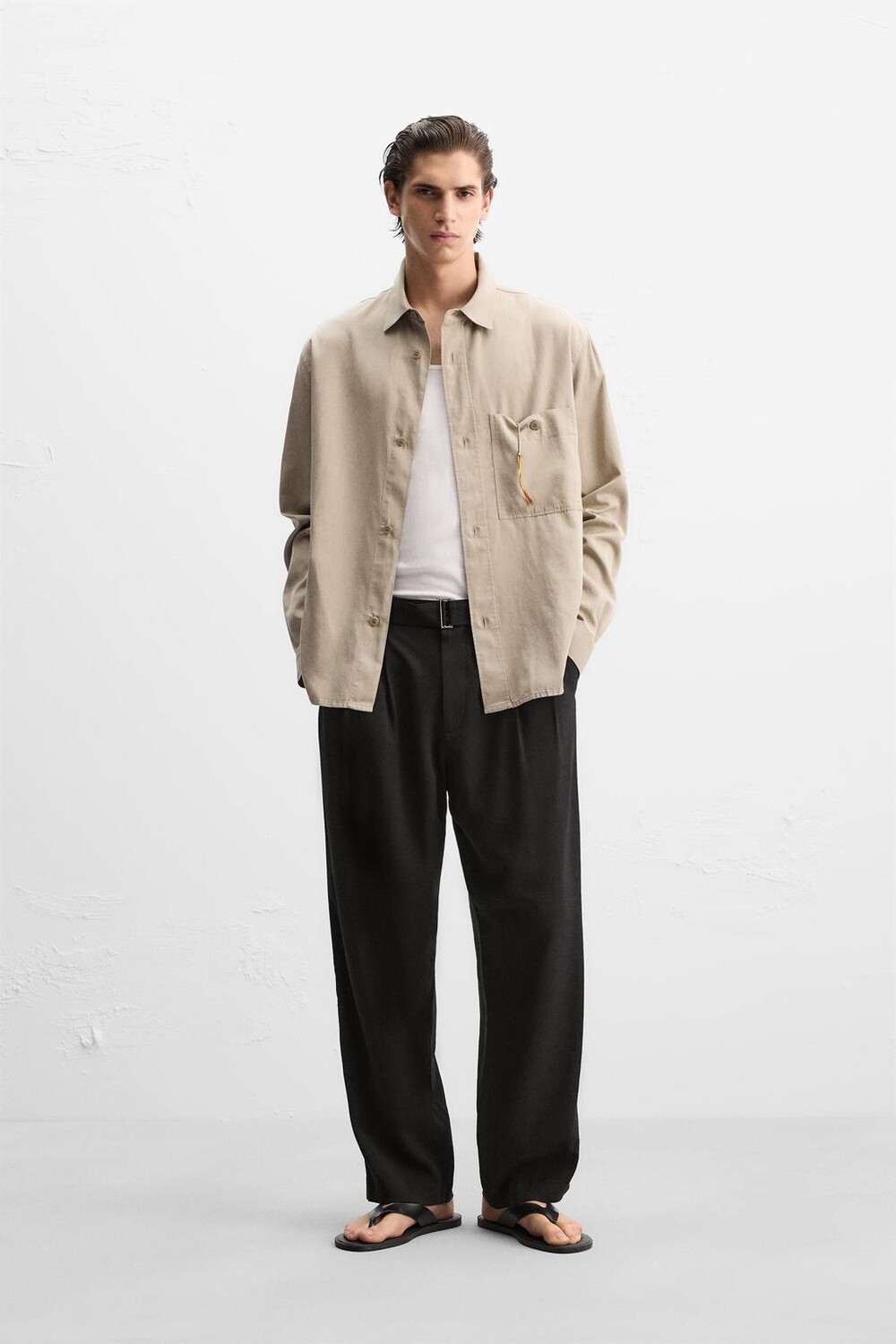 

Брюки плиссированные с поясом ZARA, черный