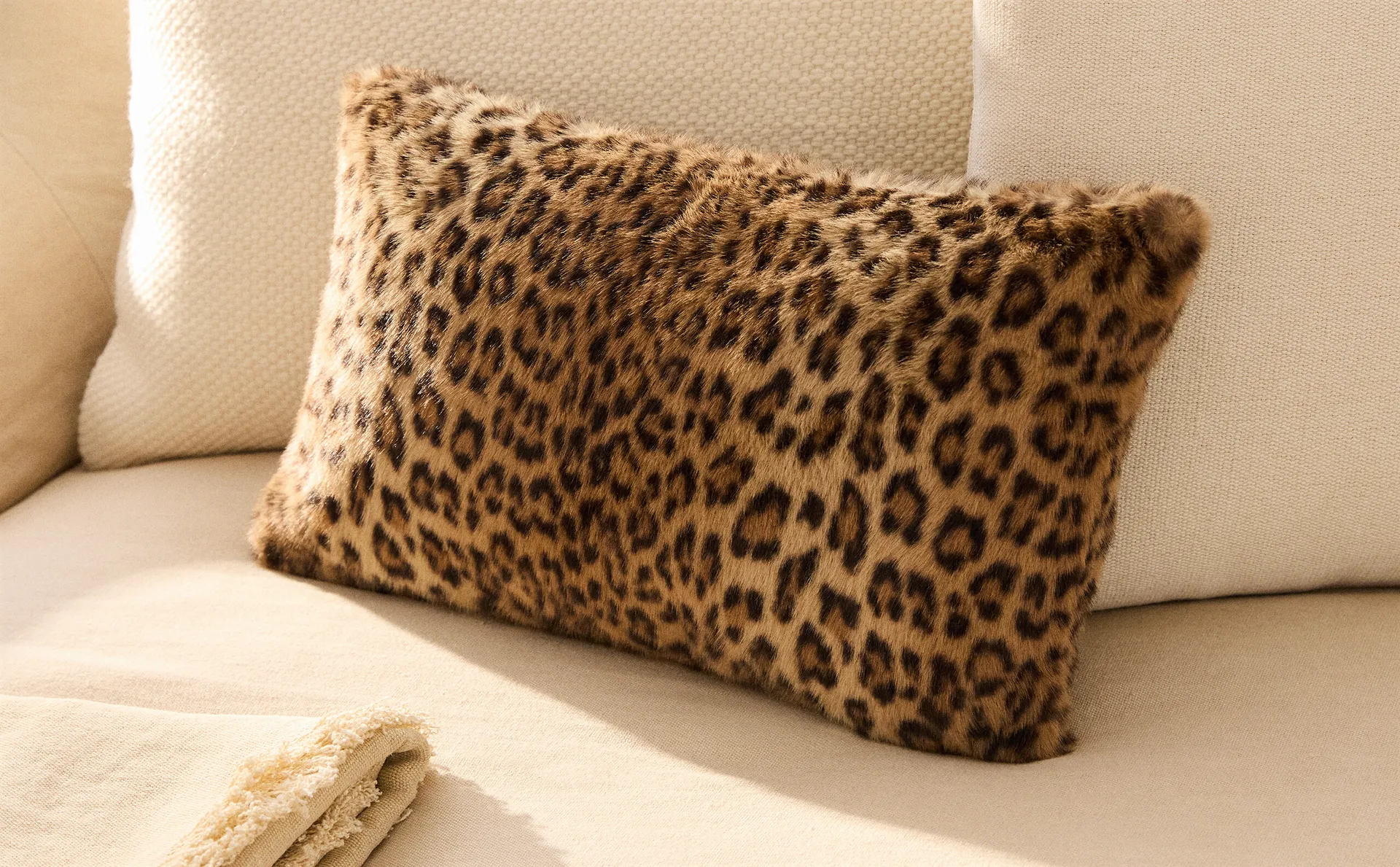 

Леопардовый чехол на подушку Zara Home, бежевый