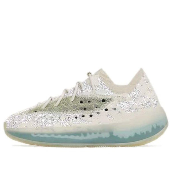 

Кроссовки помогают 380 детям Adidas Yeezy, белый