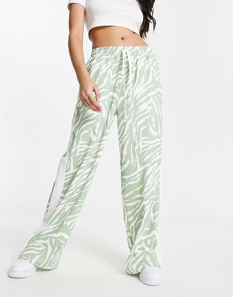 

ASOS DESIGN – Шалфейно-зеленые брюки без застежки с контрастной вставкой и животным принтом