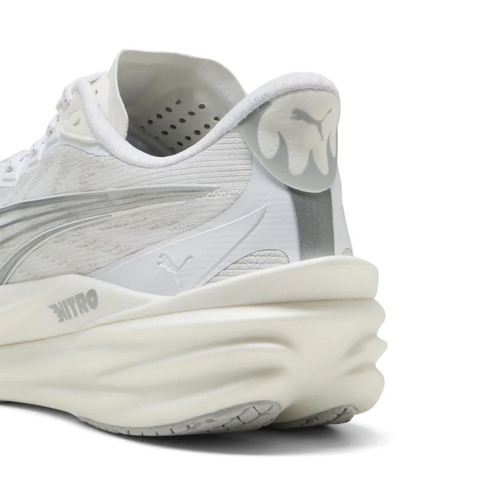 Мужские белые беговые кроссовки Deviate Nitro 4 от Puma — фото 4