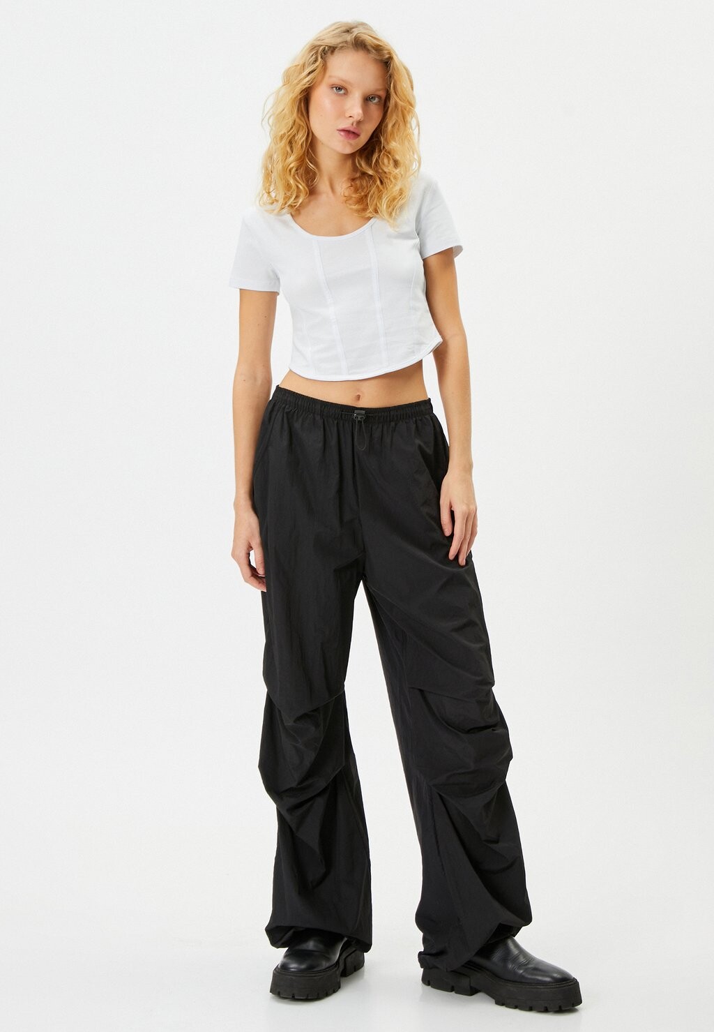 

Базовая футболка CROP LOOK SHORT SLEEVE U NECK Koton, белый