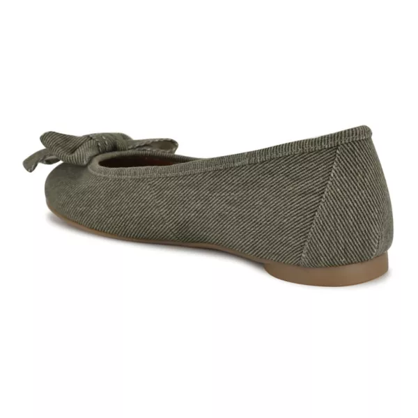 Женские балетки Veronika из денима без застежек Nine West, цвет dark olive denim — фото 3
