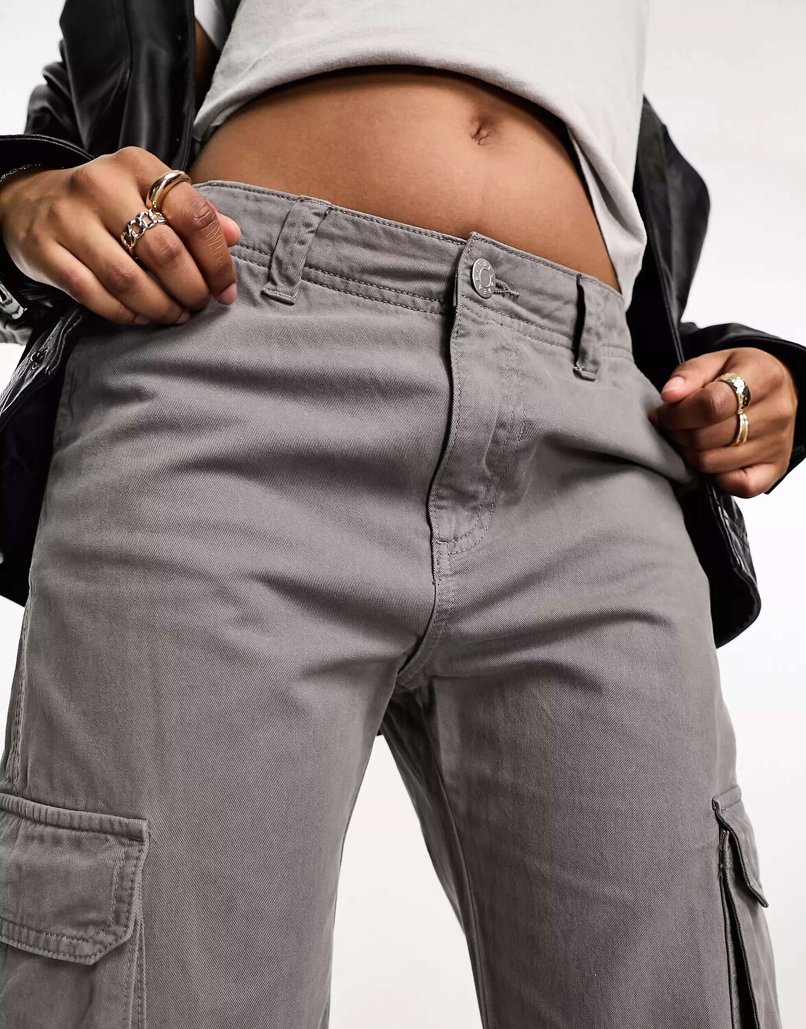 

Серые брюки-карго прямого кроя со средней посадкой Pull&Bear, Серый, Серые брюки-карго прямого кроя со средней посадкой Pull&Bear
