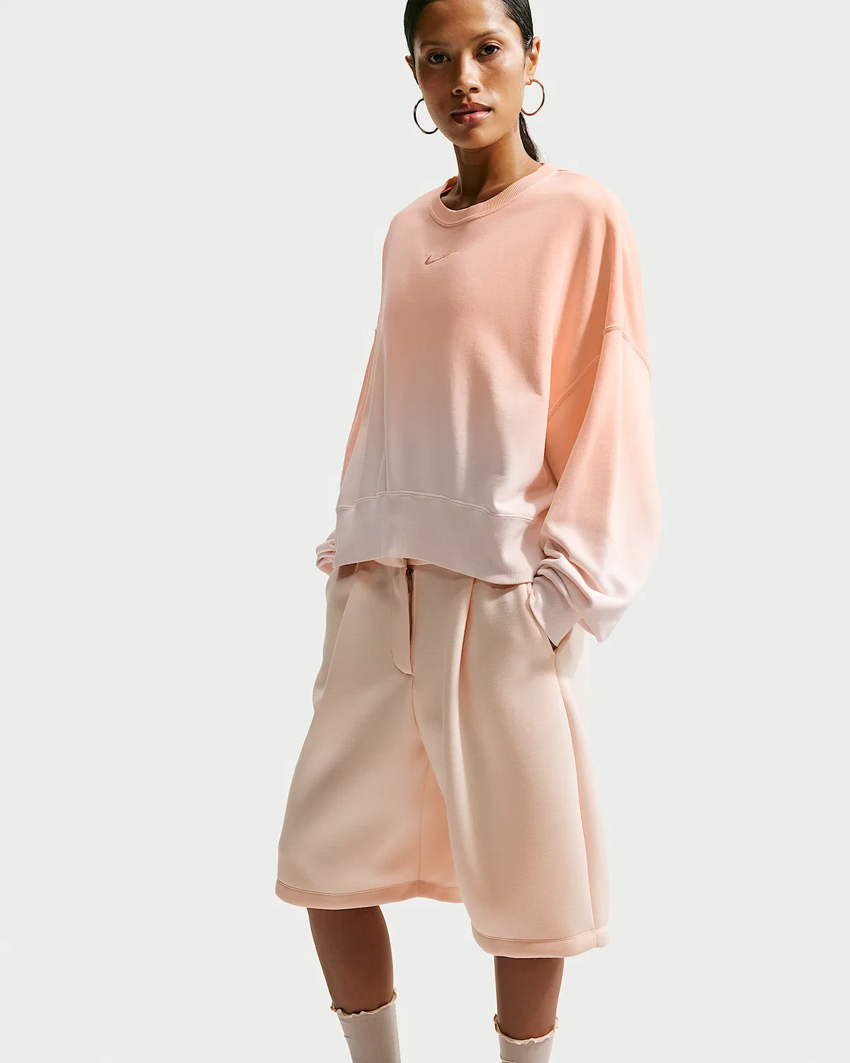 Женский оверсайз свитшот с круглым вырезом Nike Sportswear Phoenix Fleece, Chalk/Ice Peach/Ice Peach — фото 3
