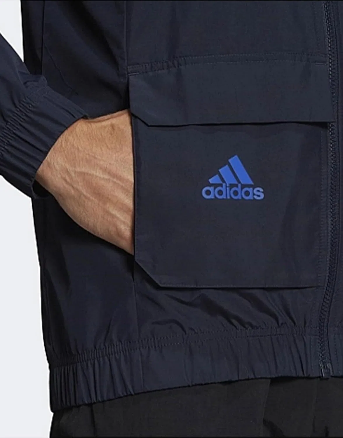 Мужская ветровка Adidas Essentials BrandLove Woven Windbreaker, цвет Legend Ink — фото 2
