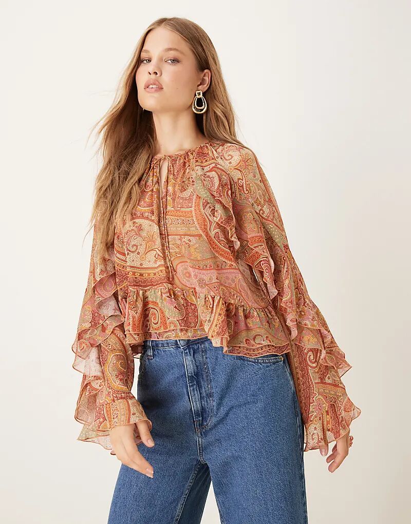 

Блузка Mango с рукавами-колокольчиками и розовым узором пейсли