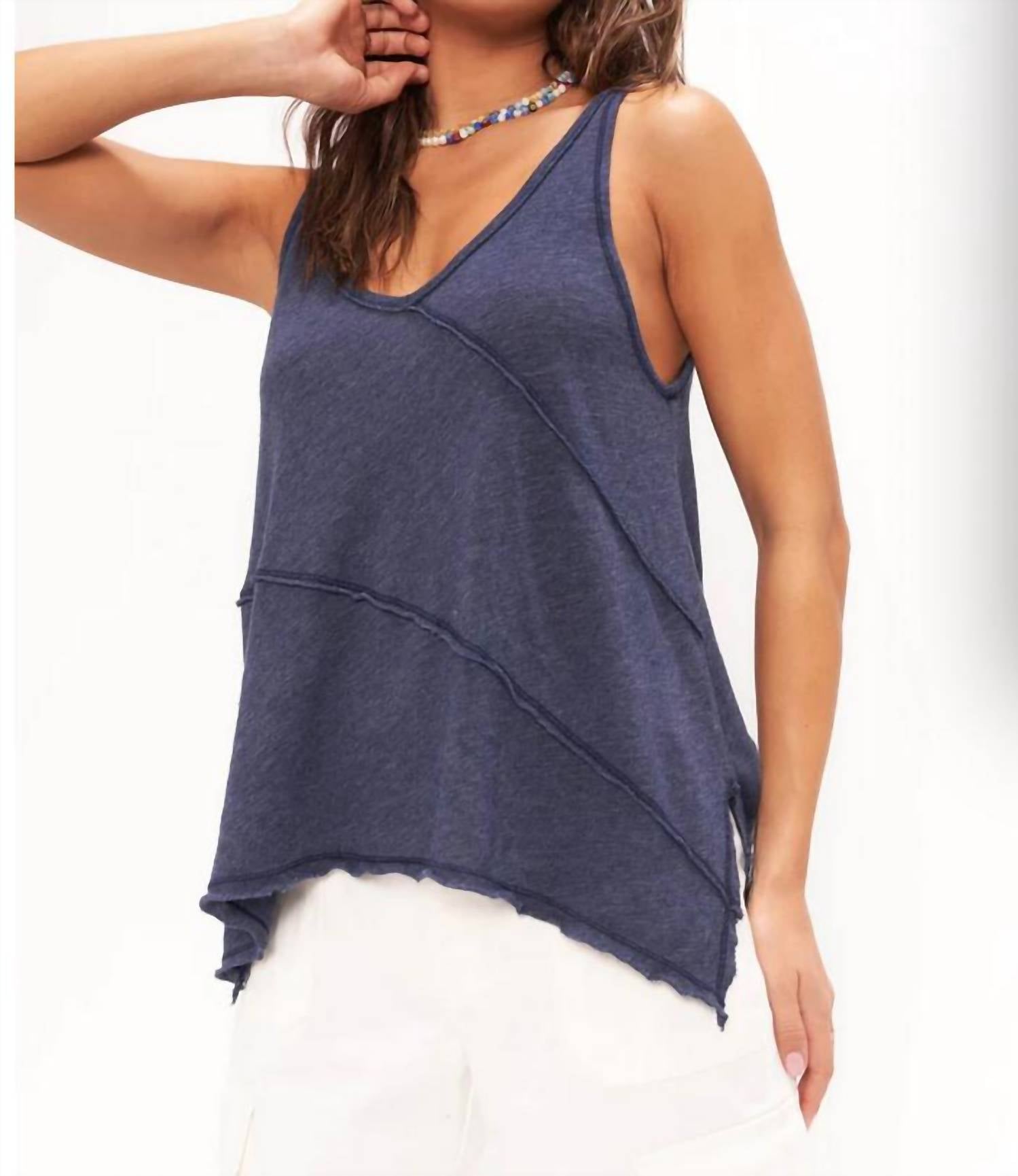 

Wavy Baby Свободный фактурный топ со швами в цвете Navy Peony PROJECT SOCIAL T