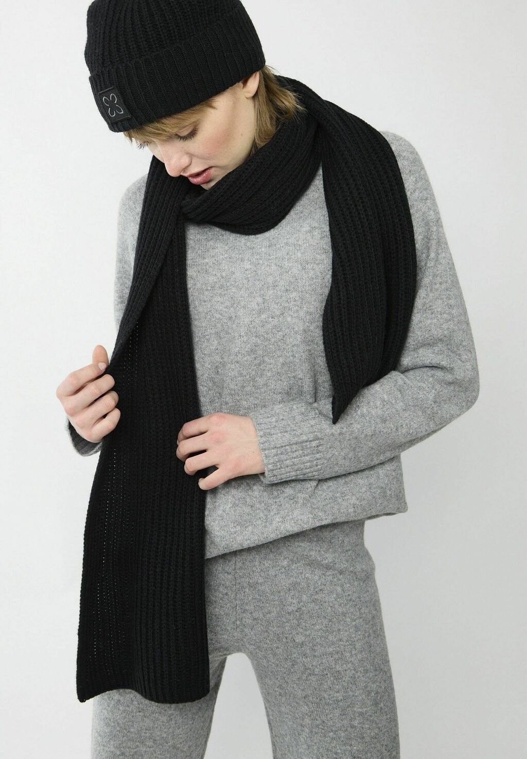 

Шарф Codello, черный