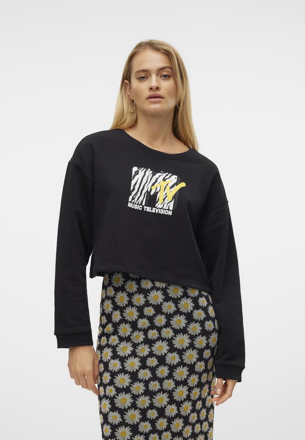 

Толстовка SUSAN CROP SOMETHINGNEW, черный