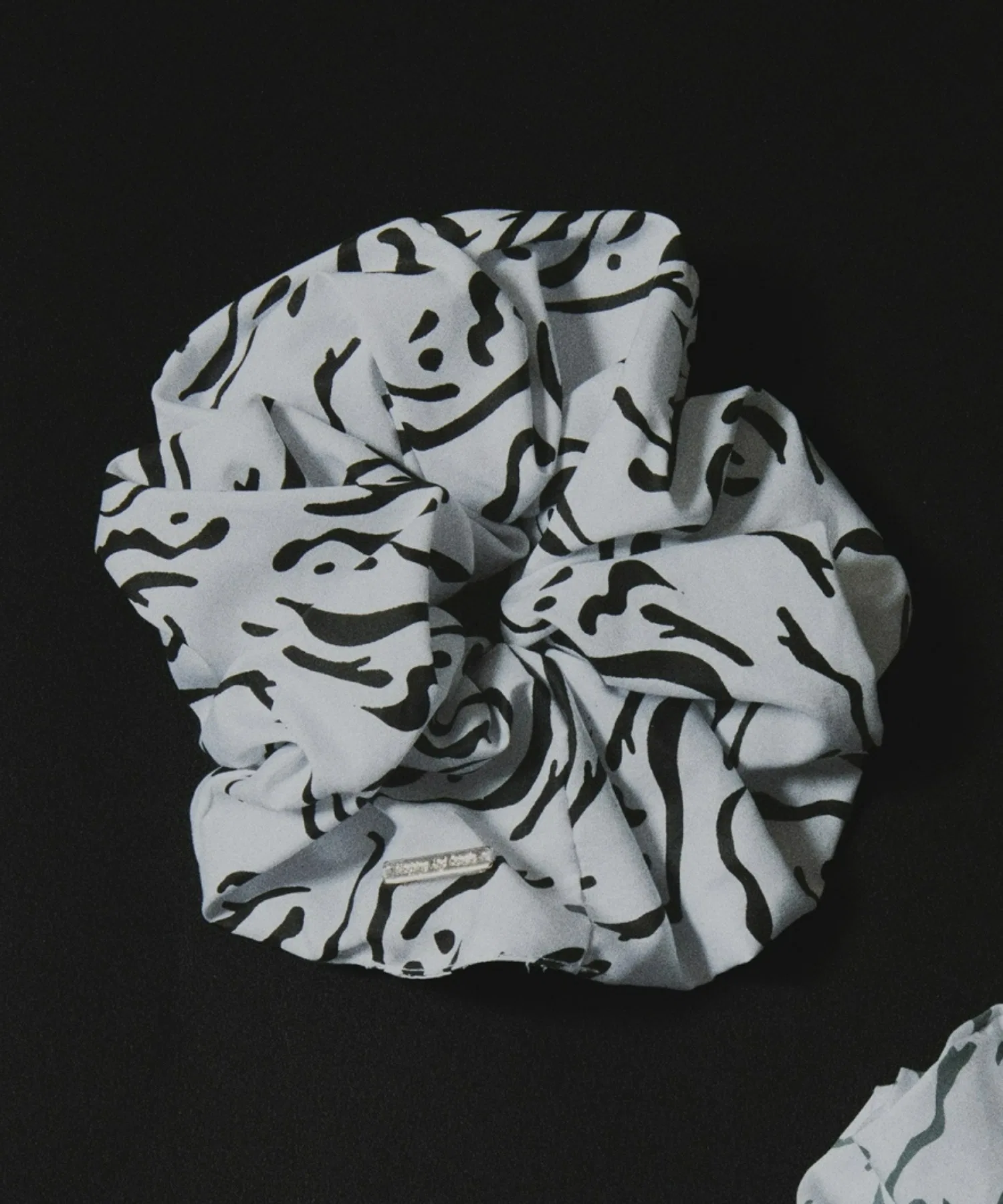 Набор для волос Sea Grass Scrunchie & Hairpin Set Nothing And Others, 2 заколки и резинка, чёрный